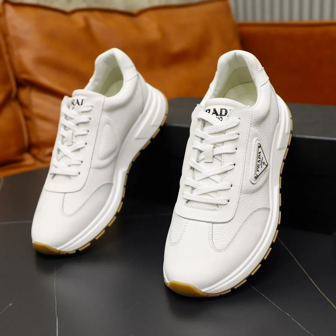 Factory price: 720💰Top original order Brand: PRADA (Prada) Standard code: Men's size 38/44 (45 can be customized) Grade: Same as the official website Material: Original cowhide leather lining Original combination two-color wear-resistant soft outsole Style category: Leisure and sports version Young fashion European and American trend British style Color: Actual picture color